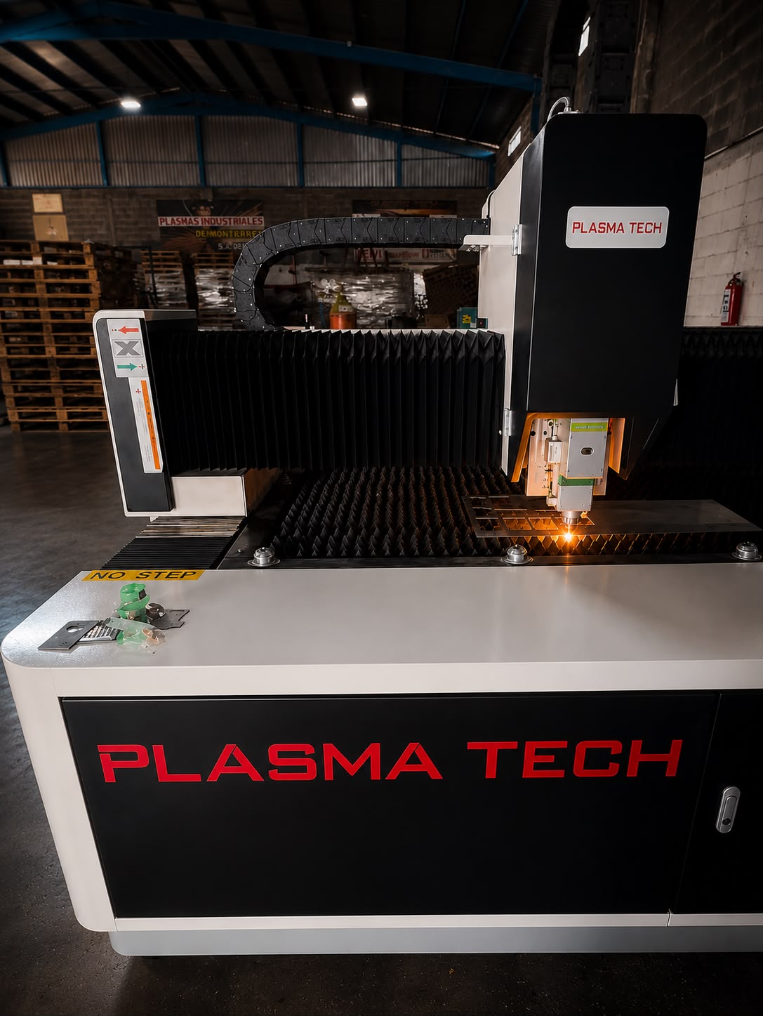 Equipo de corte CNC Plasma-Tech en planta